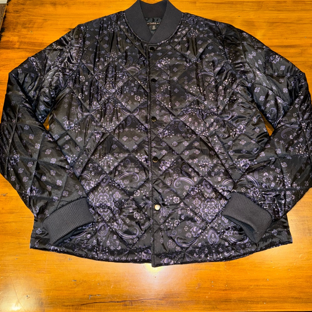 EnThread brand men’s lightweight jacket. Nylon filled.  Black with purple floral